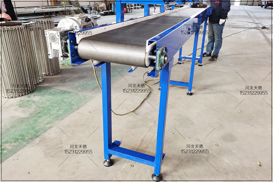 網(wǎng)帶輸送機